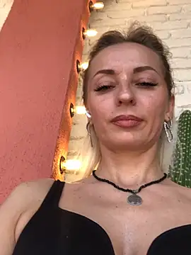 Diamond Bunny  online show from 03-14-25, 12:51