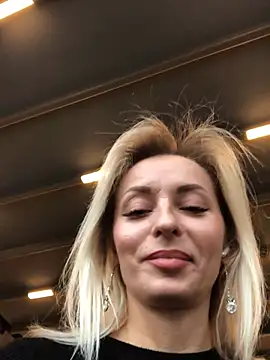 Diamond Bunny  online show from 03-20-25, 03:58