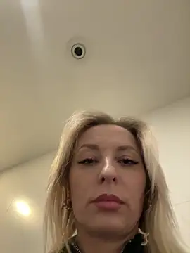 Diamond Bunny  online show from 11-19-25, 02:39