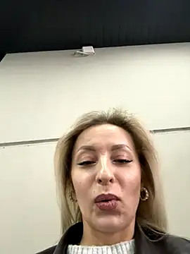 Diamond Bunny  online show from 11-30-25, 12:42