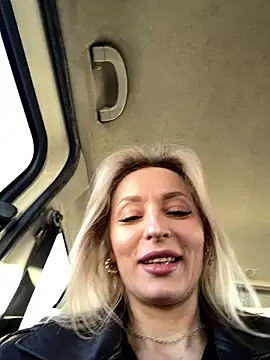 Diamond Bunny  online show from 01-14-26, 01:39