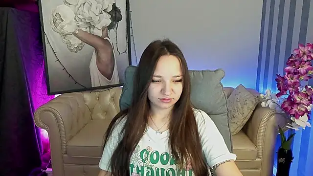 Snapshot of ElysLunar chatting on 12-13-24, 06:21 ElysLunar online show from 12-13-24, 06:21