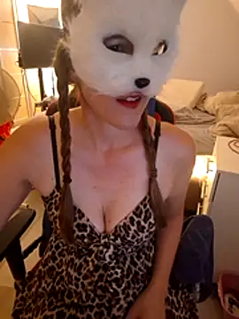 Snapshot of Hexe12346 chatting on 06-25-26, 05:45 Hexe12346 online show from 06-25-26, 05:45