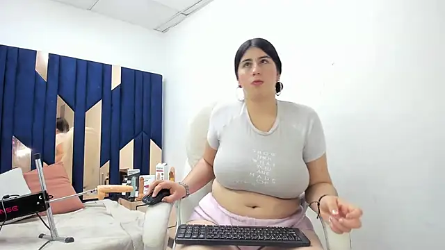 Criistaal  online show from 03-21-25, 07:33