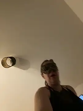 Snapshot of Lyannabuena69 chatting on 02-28-26, 12:33 Lyannabuena69 online show from 02-28-26, 12:33