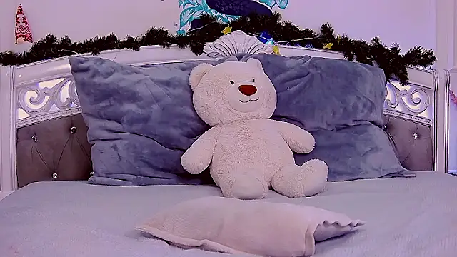 MiaNixan online show from 01-15-26, 05:23