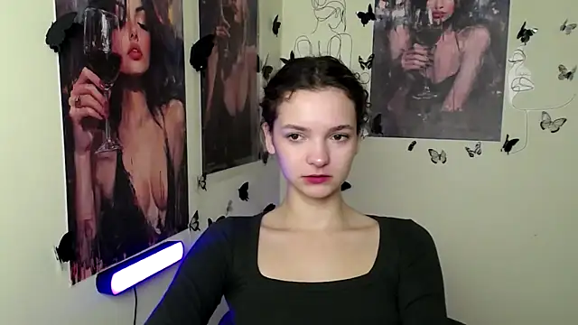  SusieSu  online show from 10-19-25, 06:47