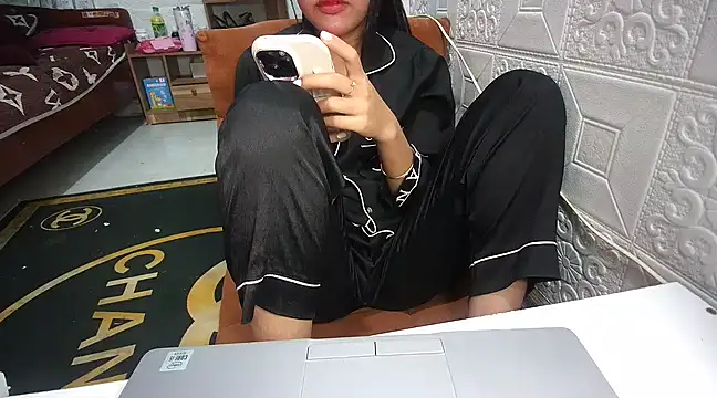 Snapshot of BIN-NA chatting on 12-11-24, 05:10 BIN-NA online show from 12-11-24, 05:10