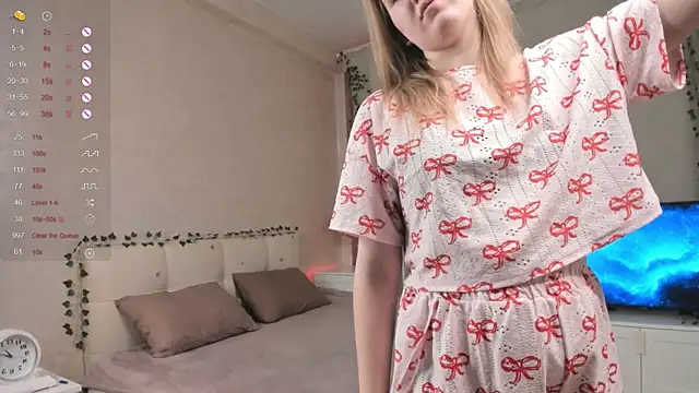 Snapshot of RexanneBlincoe chatting on 12-15-24, 01:13 RexanneBlincoe online show from 12-15-24, 01:13