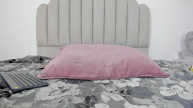 Nikki Angel  online show from 02-12-25, 10:26