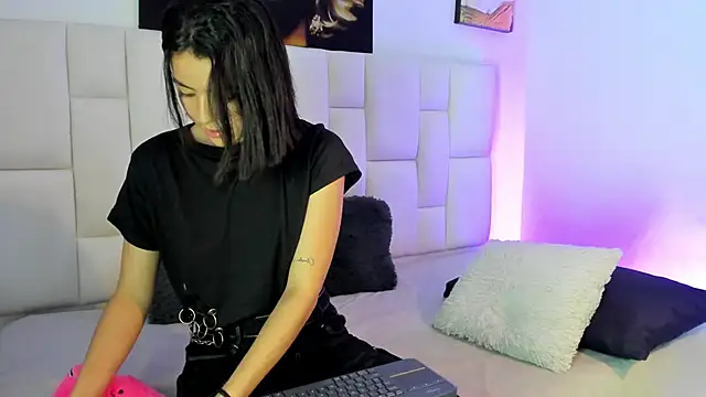 Snapshot of Antonella_Fontanna chatting on 02-23-25, 04:39 Antonella Fontanna online show from 02-23-25, 04:39