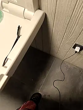 Snapshot of DrownMentallyyy chatting on 01-08-25, 02:46 DrownMentallyyy online show from 01-08-25, 02:46