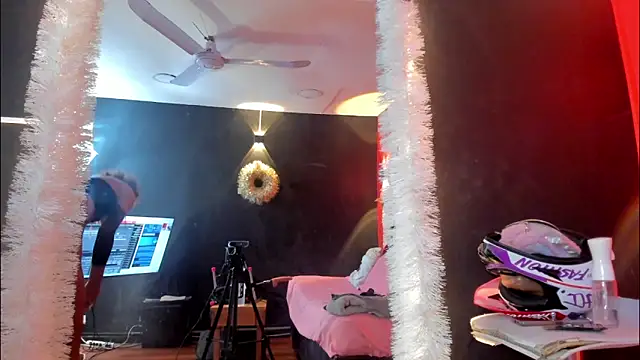 YayaHilton online show from 12-03-25, 05:04