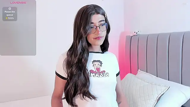 Snapshot of Lararose01 chatting on 11-10-25, 04:22 Lararose01 online show from 11-10-25, 04:22