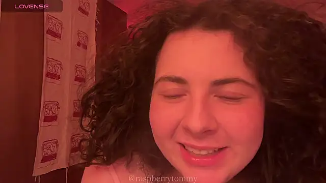 Snapshot of RaspberryTommyFTM chatting on 12-18-25, 04:29 RaspberryTommyFTM online show from 12-18-25, 04:29