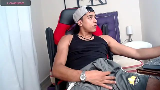 karlgiles  online show from 12-08-24, 05:55