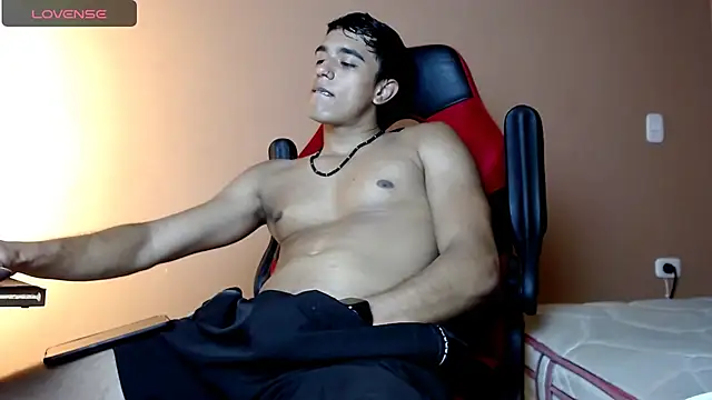 karlgiles  online show from 12-22-24, 07:21