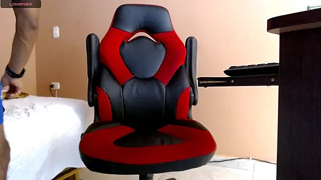 karlgiles  online show from 02-23-25, 06:34