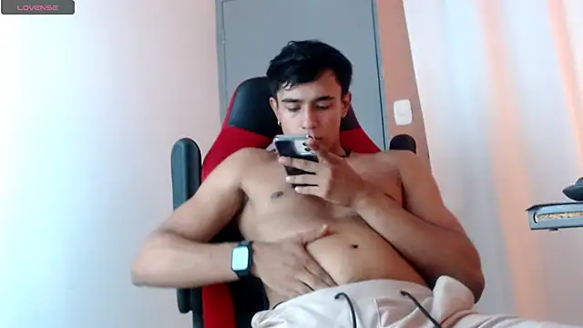 karlgiles  online show from 03-01-25, 06:11