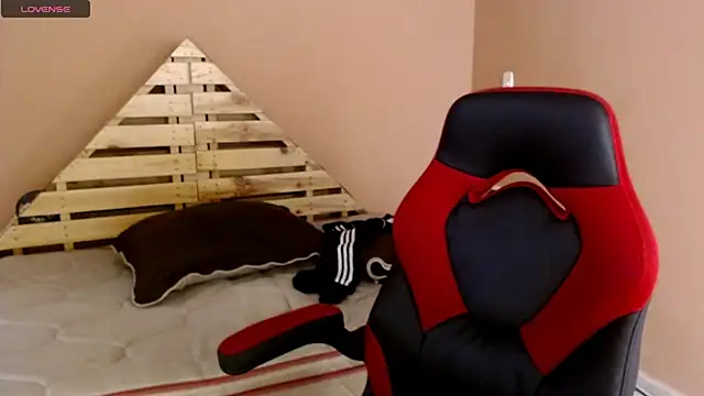 karlgiles  online show from 03-05-25, 06:23