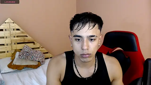 karlgiles  online show from 03-15-25, 07:38