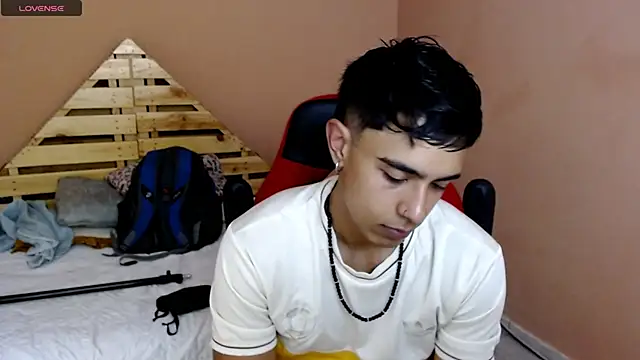 karlgiles  online show from 03-20-25, 05:47