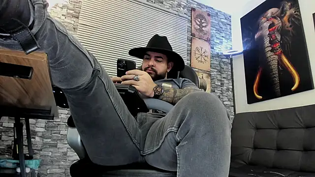 Snapshot of Ethan_Castellano chatting on 06-22-26, 10:18 Ethan Castellano online show from 06-22-26, 10:18
