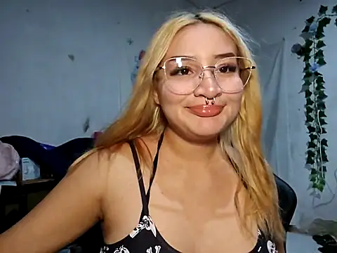 Snapshot of sadnessgyall chatting on 01-06-25, 06:47 sadnessgyall online show from 01-06-25, 06:47