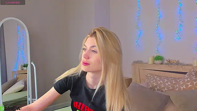 Snapshot of Cherry_Price chatting on 05-17-26, 11:12 Cherry Price online show from 05-17-26, 11:12