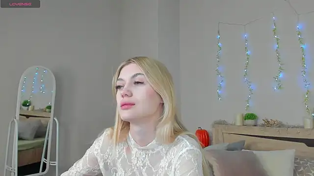 Snapshot of Cherry_Price chatting on 05-20-26, 10:49 Cherry Price online show from 05-20-26, 10:49