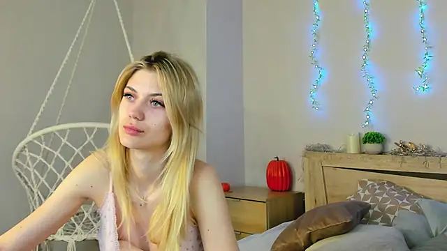 Snapshot of Cherry_Price chatting on 05-25-26, 11:11 Cherry Price online show from 05-25-26, 11:11