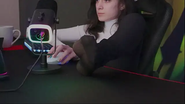 Snapshot of Kathleen_Meow chatting on 12-19-24, 09:07 Kathleen Meow online show from 12-19-24, 09:07