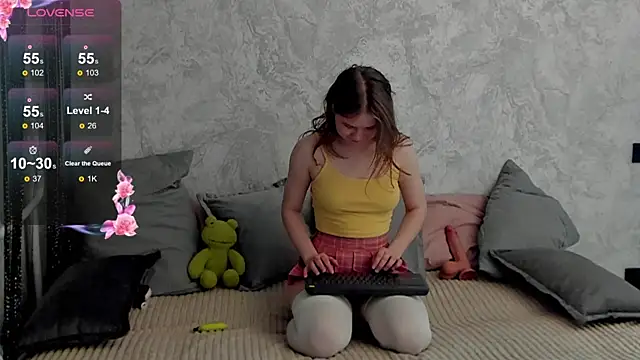 Hibisceae online show from 12-18-25, 04:57