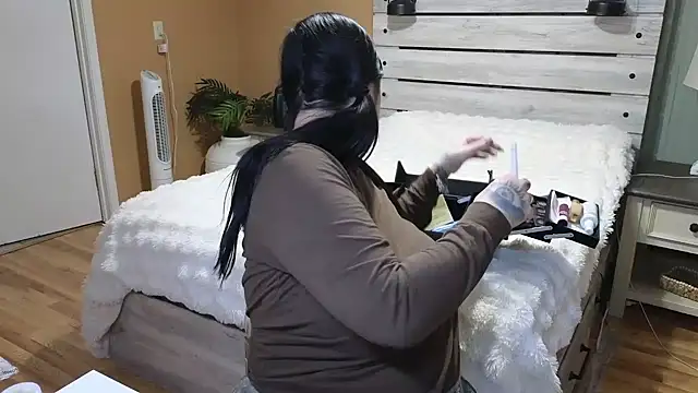 Snapshot of TexasTattooedHouseWife chatting on 02-03-26, 03:17 TexasTattooedHouseWife online show from 02-03-26, 03:17