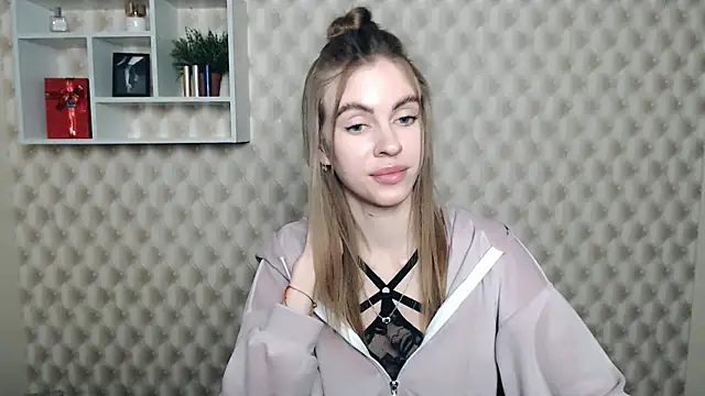Snapshot of AlisaCatty_ chatting on 03-21-25, 10:28 AlisaCatty online show from 03-21-25, 10:28