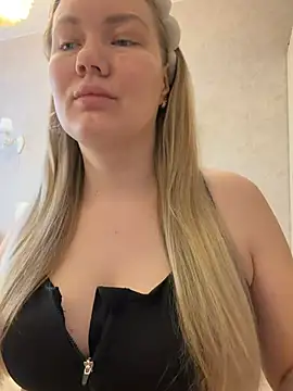 LianaCruz   online show from 02-04-26, 04:51