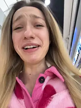 Snapshot of Lia__Love chatting on 10-24-25, 12:12 Lia Love online show from 10-24-25, 12:12