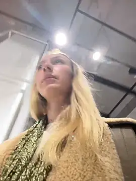 Snapshot of Lia__Love chatting on 10-27-25, 12:20 Lia Love online show from 10-27-25, 12:20