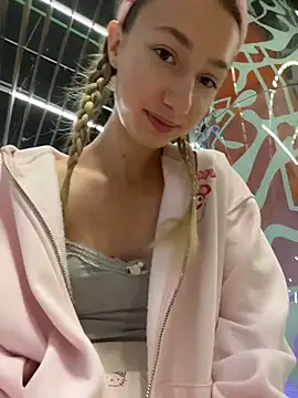 Snapshot of Lia__Love chatting on 10-28-25, 12:09 Lia Love online show from 10-28-25, 12:09