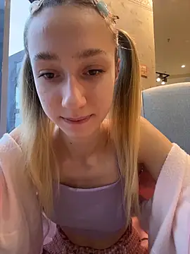 Snapshot of Lia__Love chatting on 11-05-25, 12:27 Lia Love online show from 11-05-25, 12:27