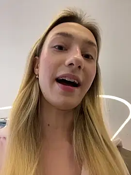 Snapshot of Lia__Love chatting on 11-13-25, 12:15 Lia Love online show from 11-13-25, 12:15