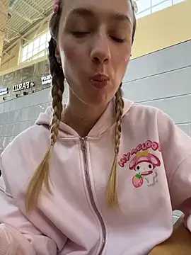 Snapshot of Lia__Love chatting on 11-14-25, 12:04 Lia Love online show from 11-14-25, 12:04