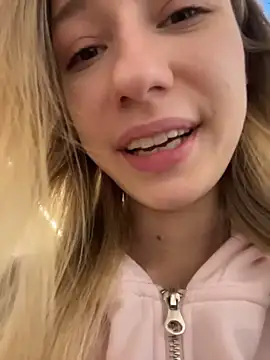 Snapshot of Lia__Love chatting on 11-17-25, 12:11 Lia Love online show from 11-17-25, 12:11