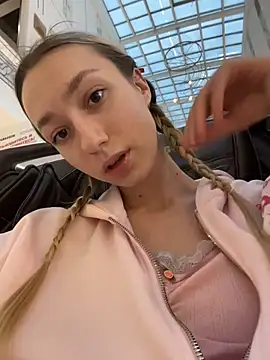 Snapshot of Lia__Love chatting on 11-20-25, 12:05 Lia Love online show from 11-20-25, 12:05