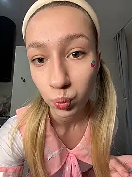 Snapshot of Lia__Love chatting on 12-01-25, 12:21 Lia Love online show from 12-01-25, 12:21