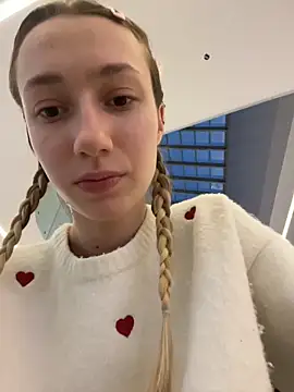 Snapshot of Lia__Love chatting on 12-16-25, 01:05 Lia Love online show from 12-16-25, 01:05