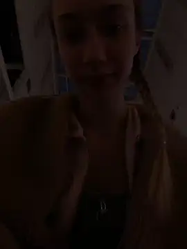 Snapshot of Lia__Love chatting on 12-21-25, 01:07 Lia Love online show from 12-21-25, 01:07