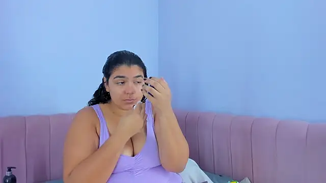 Snapshot of Tiffanymiller00 chatting on 12-14-24, 01:59 Tiffanymiller00 online show from 12-14-24, 01:59