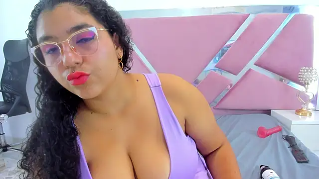 Snapshot of Tiffanymiller00 chatting on 12-26-24, 04:25 Tiffanymiller00 online show from 12-26-24, 04:25