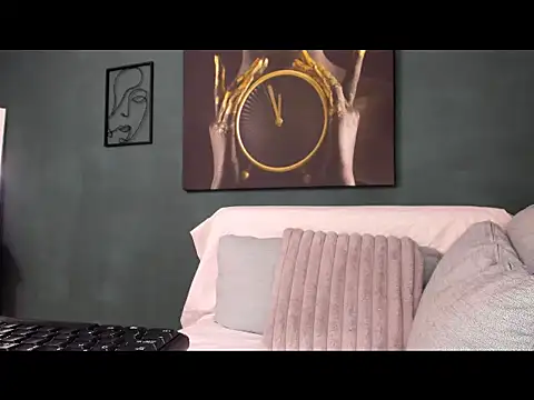 Snapshot of kriztaljessika chatting on 11-17-25, 05:13 kriztaljessika online show from 11-17-25, 05:13